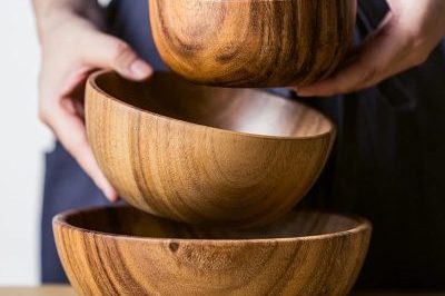 Customized wooden bowls of various sizes (6)
