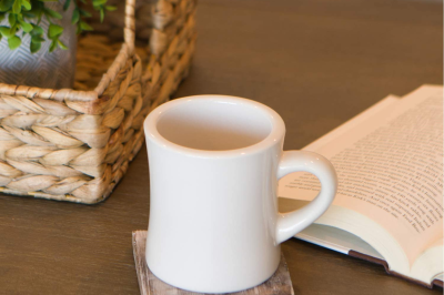 Heavy-duty white ceramic mugs (1)