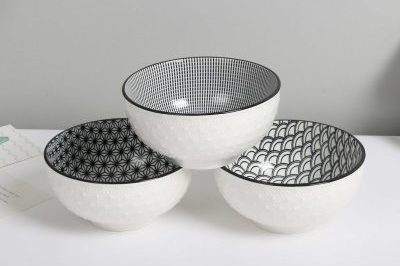 Round inner embossed porcelain bowl (6)