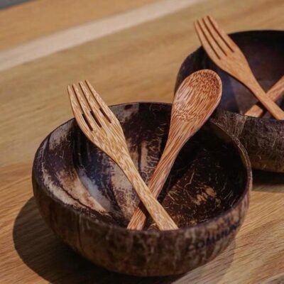 shell bowls with wooden spoons set