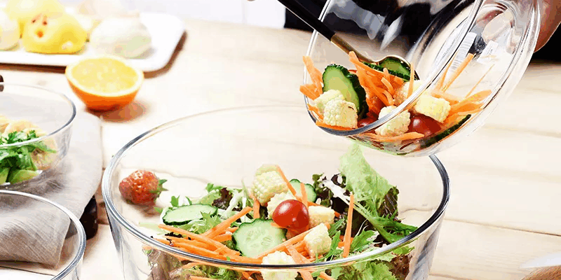 Round glass salad and mixing bowlTransparent round glass mixing bowl, perfect for salad, fruit, food prep, and versatile kitchen serving